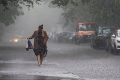 Жителей 14 регионов предупредили о сильных дождях